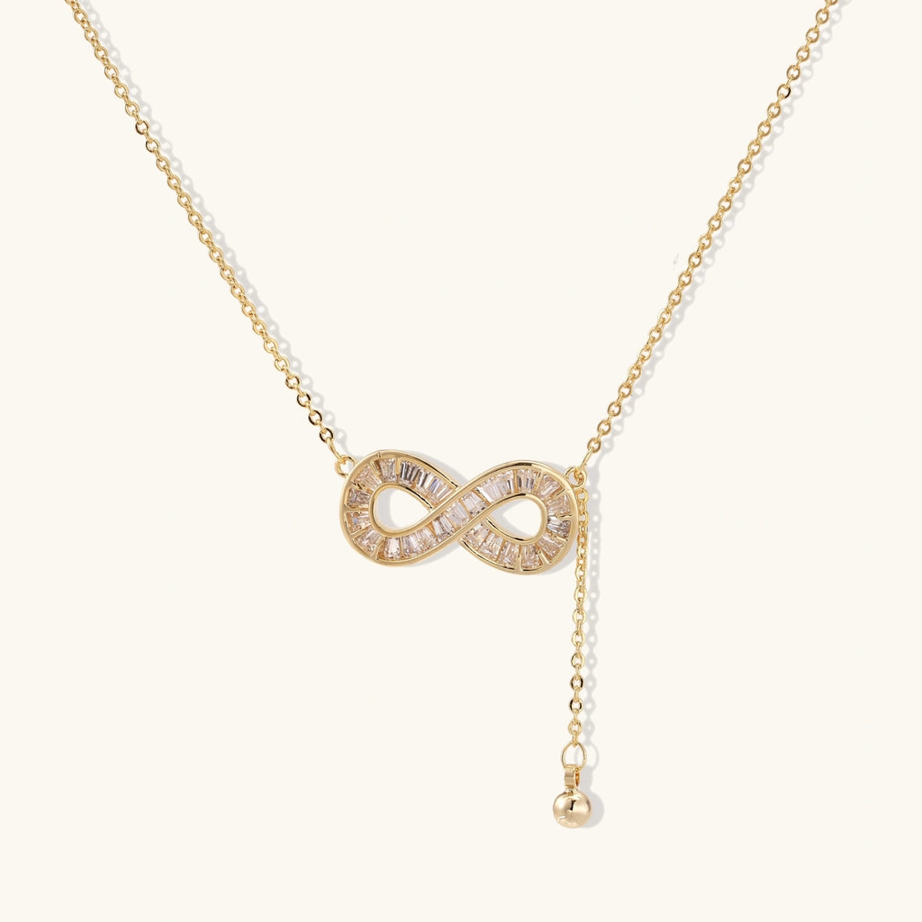 Goldene Infinity Halskette mit Baguette-Zirkonia und verstellbarer Kette